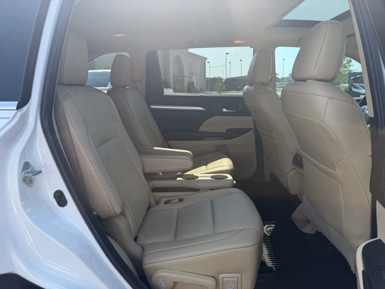 Used 2019 Toyota Highlander XLE FWD image 15