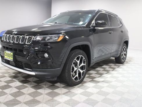 Used 2025 Jeep Compass Limited image 7