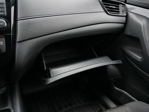 Used 2020 Nissan Rogue SV image 41