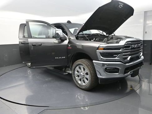 New 2026 RAM 2500 Laramie AWD/4WD image 30