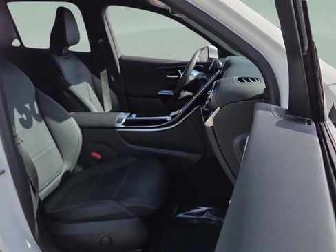 Used 2025 Mercedes-Benz GLC 300 image 30