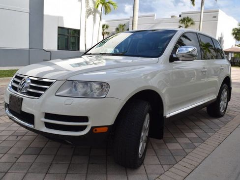 Used 2006 Volkswagen Touareg V10 TDI AWD/4WD image 2