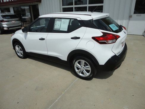 Used 2020 Nissan Kicks S image 11