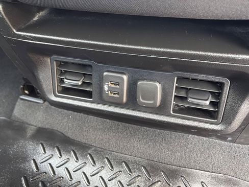 Certified 2022 Chevrolet Silverado 1500 LT AWD/4WD image 9