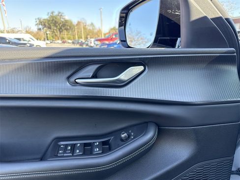 Used 2025 Jeep Grand Cherokee Altitude image 12