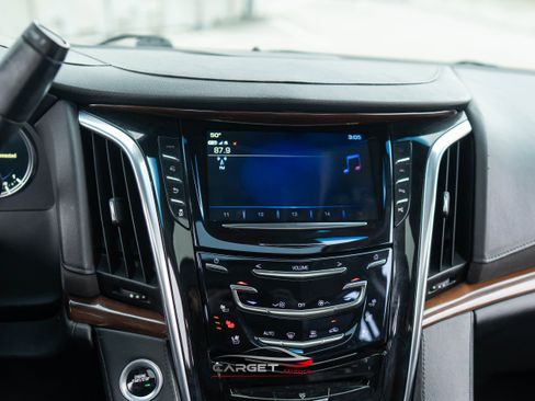 Used 2019 Cadillac Escalade Luxury image 27