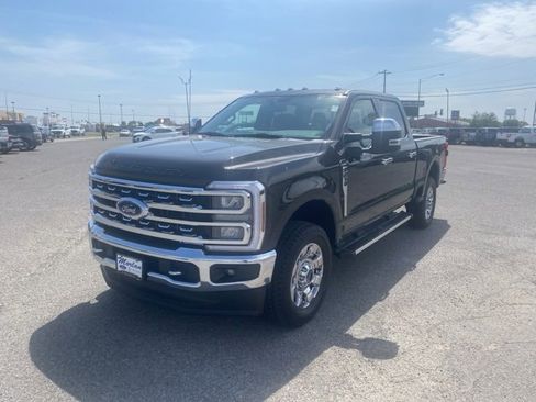 Used 2024 Ford F250 Lariat w/ Chrome Package image 2