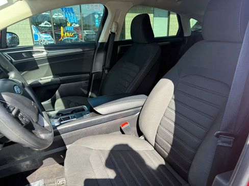 Used 2020 Ford Fusion SE FWD image 17
