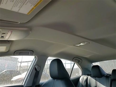 Used 2023 Toyota Camry SE image 19