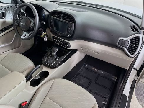 Used 2023 Kia Soul LX image 30