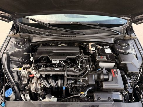 Used 2021 Hyundai Elantra SE image 34