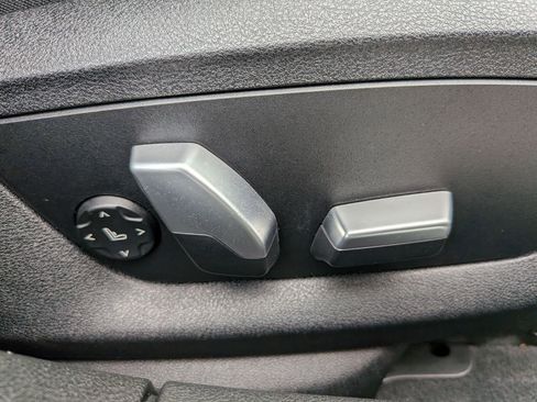 Used 2019 BMW 740i image 40