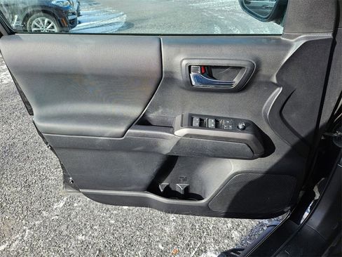 Certified 2023 Toyota Tacoma TRD Off-Road image 9