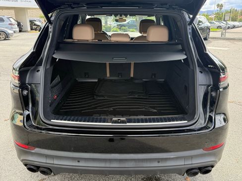 Used 2023 Porsche Cayenne image 16