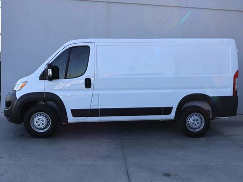 Used 2025 RAM ProMaster 2500 w/ Convenience Group image 2