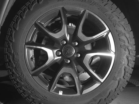 Used 2025 Jeep Compass Trailhawk image 14