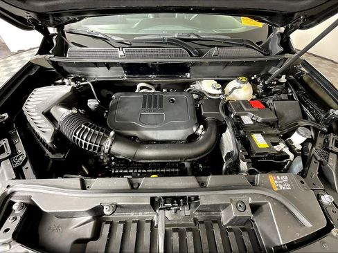 Used 2023 GMC Acadia SLT image 31