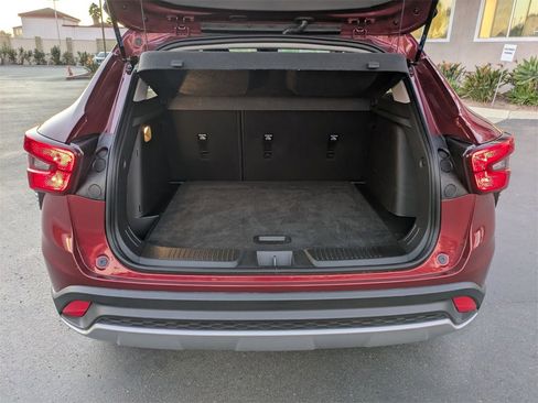 Used 2025 Chevrolet Trax LT w/ LT Convenience Package image 30