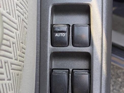 Used 2003 Toyota Highlander Limited image 12