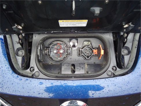 Used 2018 Nissan Leaf SV w/ SV Technology Package image 28