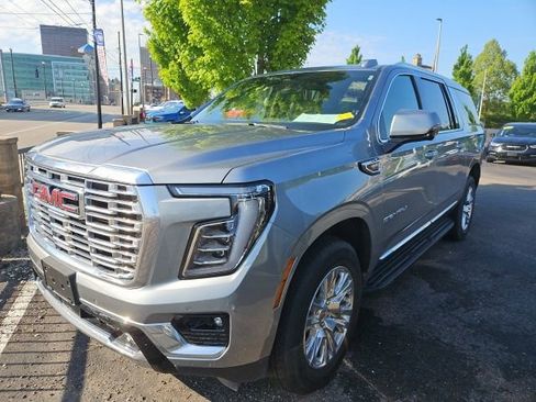 Used 2025 GMC Yukon XL Denali AWD/4WD image 4