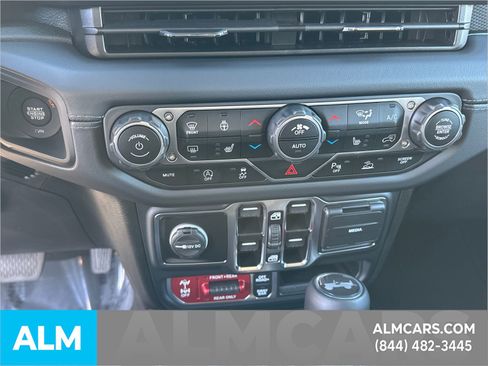 Used 2025 Jeep Wrangler Unlimited Rubicon image 35