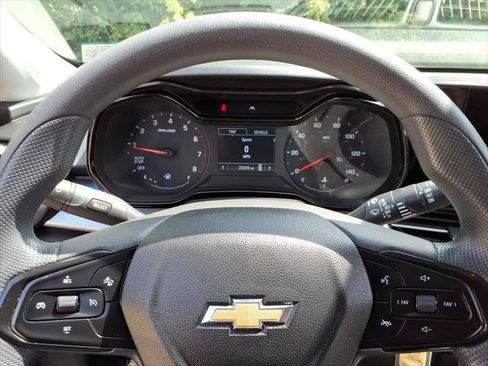 Used 2024 Chevrolet Trax LS w/ LS Convenience Package FWD image 19