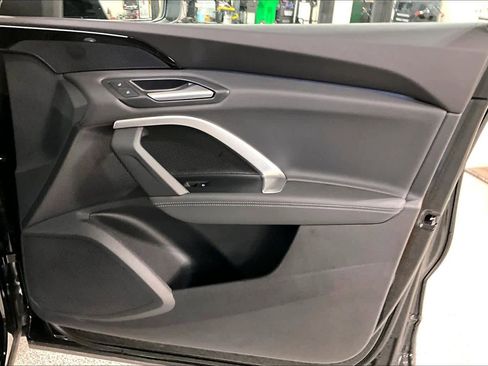 Used 2025 Audi Q5 Premium w/ Convenience Package image 21