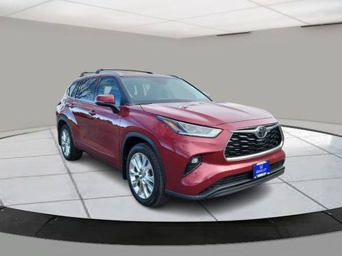 Used 2021 Toyota Highlander Limited image 8