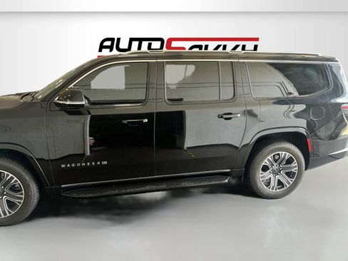 Used 2025 Jeep Wagoneer L 4WD image 4
