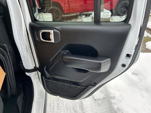 Used 2021 Jeep Gladiator Sport image 20