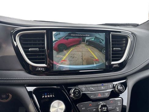 New 2026 Chrysler Pacifica Select FWD image 25