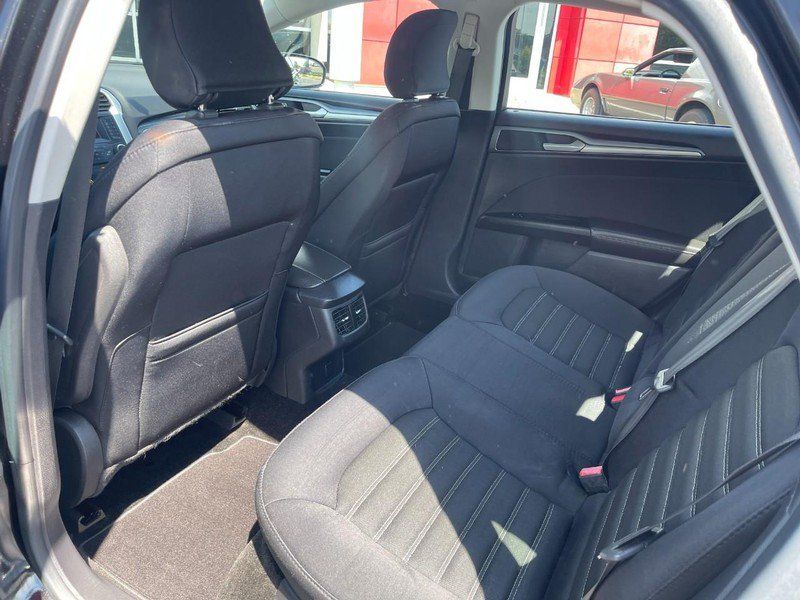 Used 2015 Ford Fusion SE FWD image 14