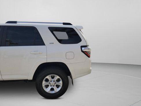 Used 2020 Toyota 4Runner SR5 AWD/4WD image 30