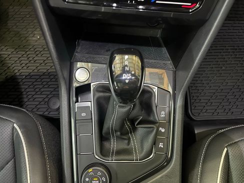 Certified 2023 Volkswagen Tiguan SEL R-Line image 17