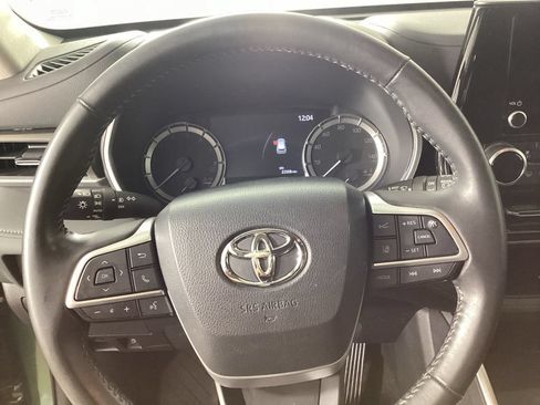 Used 2023 Toyota Highlander XLE AWD/4WD image 16