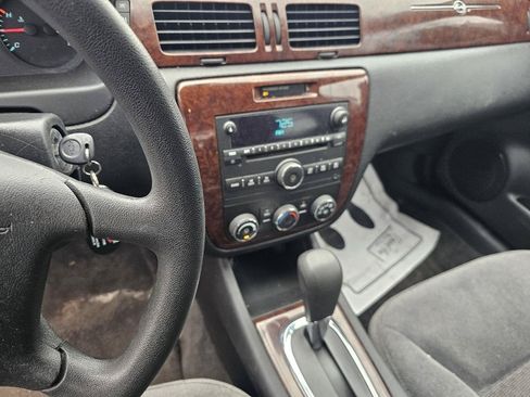 Used 2011 Chevrolet Impala LS FWD image 25