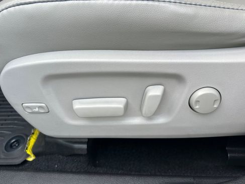 Used 2018 Toyota Highlander Limited image 14