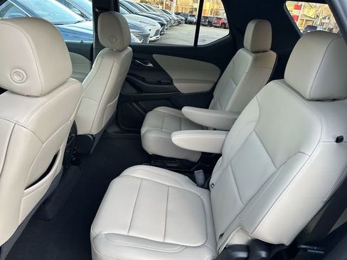 Used 2023 Chevrolet Traverse LT image 26