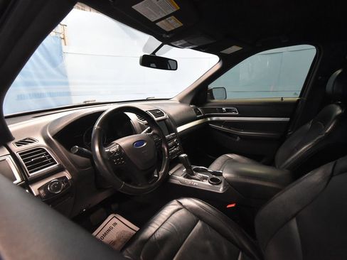 Used 2017 Ford Explorer XLT w/ Equipment Group 202A image 2