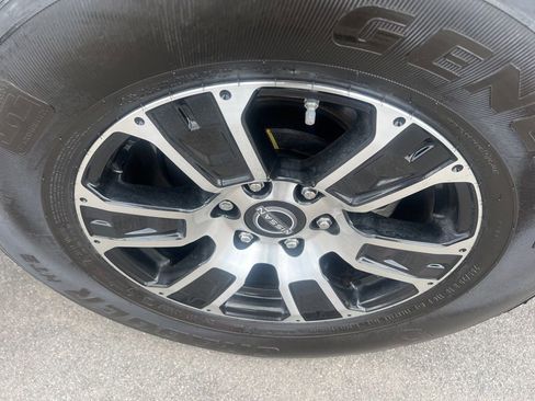 Used 2024 Nissan Titan SV w/ SV Convenience Package image 43