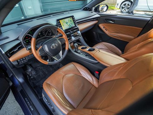 Used 2019 Toyota Avalon Limited image 12