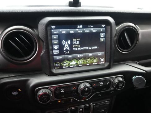 Used 2021 Jeep Gladiator Sport image 14