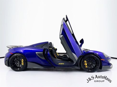 Used 2020 McLaren 600LT Spider RWD image 8