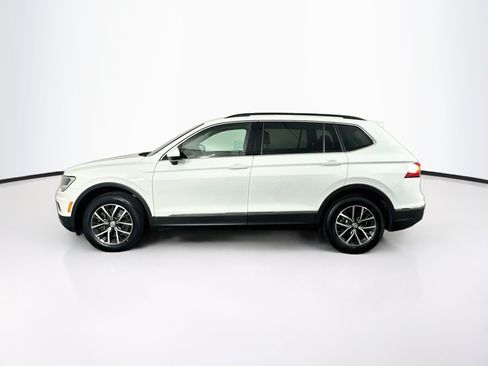 Used 2020 Volkswagen Tiguan SE w/ Panoramic Sunroof Package FWD image 4