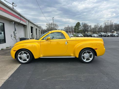 Used 2004 Chevrolet SSR Reg Cab 116.0 WB LS w/ Preferred Equipment Group image 8