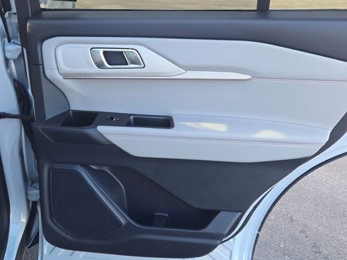New 2026 Ford Explorer Active w/ Active Comfort Package image 8