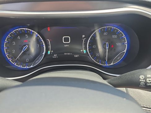 Used 2018 Chrysler Pacifica Limited FWD image 17