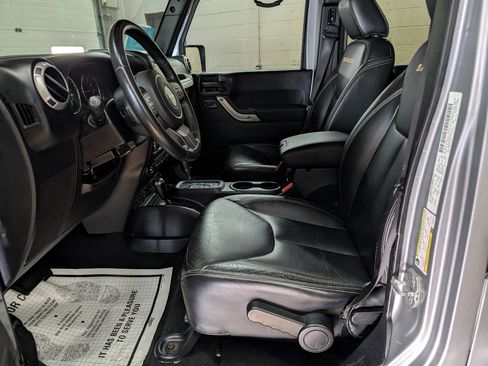 Used 2013 Jeep Wrangler Unlimited Sahara w/ Connectivity Group AWD/4WD image 11