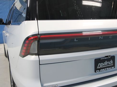 New 2026 Lincoln Navigator Reserve AWD/4WD image 35